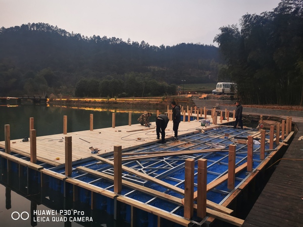 杭州竹茶园水上浮动平台安装现场